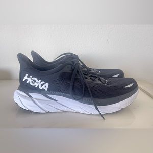 Hoka Clifton 9, Women’s size 8.5B, Black